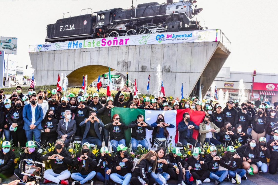 En Apizaco dan banderazo de salida para jóvenes viajen a 85 países